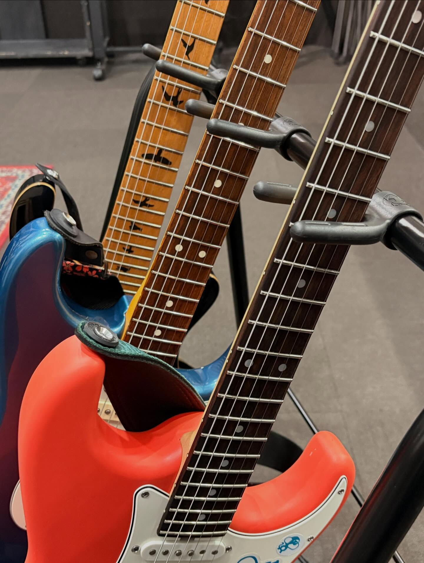 【新着ギタースタンド】