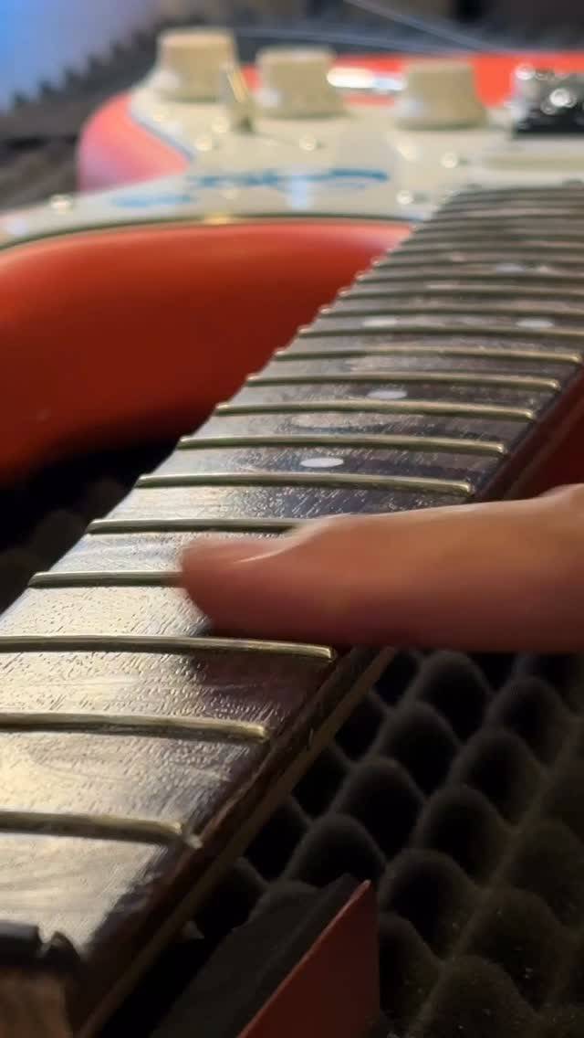 【ギター指板にワックス】
